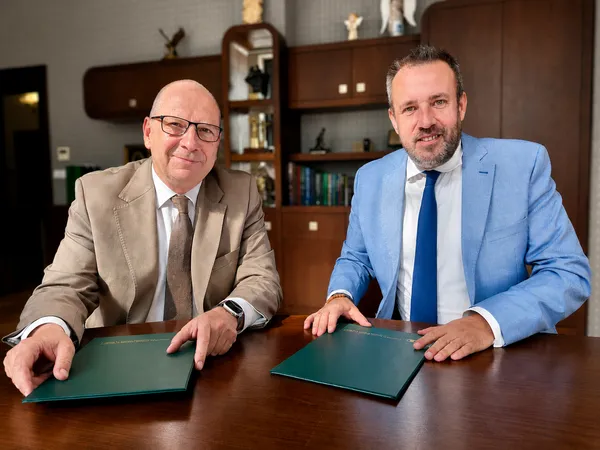na zdjęciu: Prezes WFOŚiGW w Toruniu - Grzegorz Boroń oraz Dziekan Filii w Toruniu WSG w Bydgoszczy - dr inż. Dariusz Buchaniec prof. WSG
